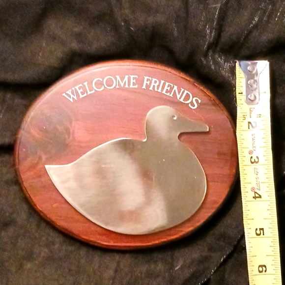 Wood and Brass finish plaque, Welcome Friends, Brass Duck - Picture 2 of 4